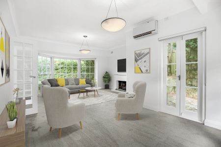 Spacious Family Home in Leafy Castlecrag - Photo 2