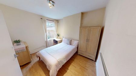 5 bedroom semi-detached house to rent - Photo 5