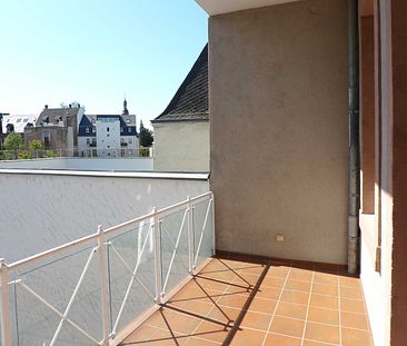 Ideal für eine Familie – Renovierte 4-Zimmer Wohnung mit Einbauküche und TG, Trier-Innenstadt - Photo 4