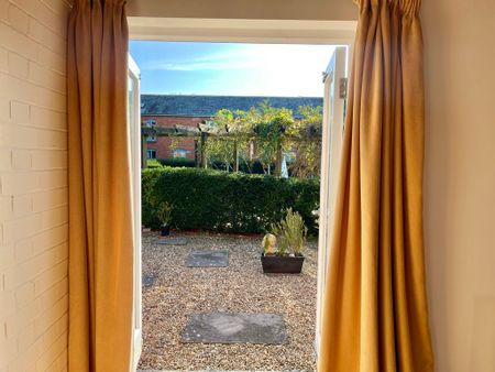 2 bedroom Two Bedroom Property to rent - Photo 2