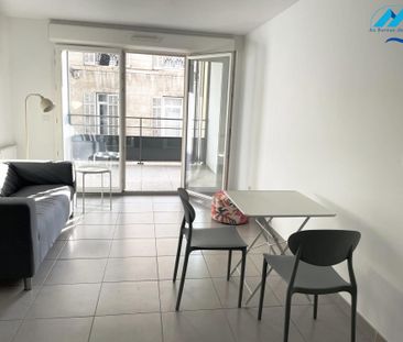 Location Appartement 2 pièces 44m² MARSEILLE 6ème - Photo 2