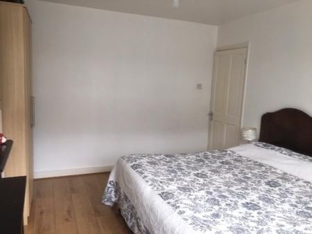 Kimble Road, London - Photo 3