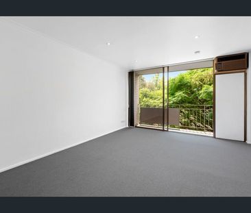 Modern and stylish studio apartment in a security building - Photo 5