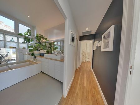 Situation privilégiée face aux Pyrénées en Hyper Centre pour ce sublime T3 meublé tout équipé avec balcons et parking privé sécurisé, - Photo 5