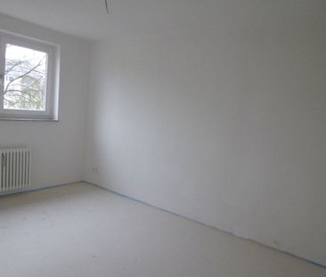 Einziehen u. genießen – Loggia, Einbauküche und Tageslichtbad - Photo 1