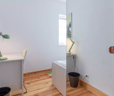 Calm room for rent in 5-bedroom house in Restelo - Photo 6