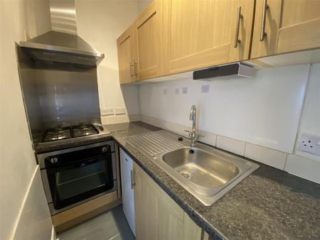 1 bedroom ground floor flat to rent - Photo 3