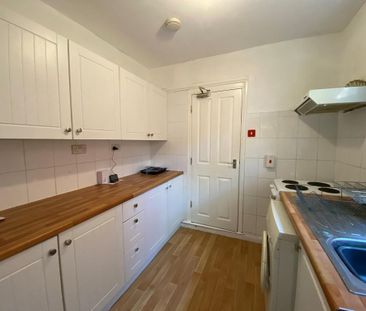 3 bedroom terraced house to rent - Photo 6