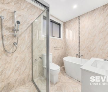 Classic Furnished Apartment in Ideal Central Location - Photo 2