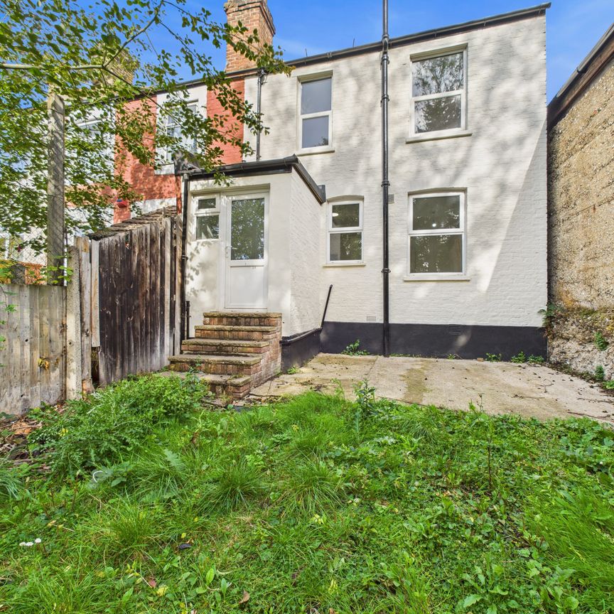 Sunnycroft Road, London, SE25 - Photo 1