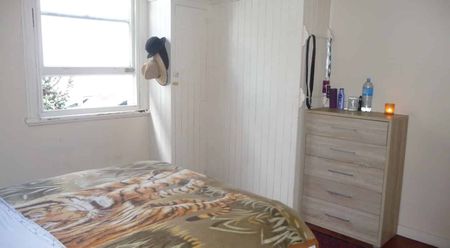 Character one bedroom house conversion - Photo 3