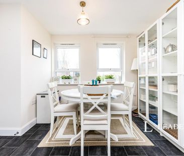 4 bedroom detached house to rent - Photo 2