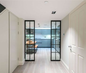 Completely modernised three bedroom townhouse moments from Marylebone - Photo 4