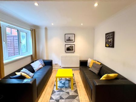 7 Bed End Terrace, Spear Road, SO14 - Photo 3