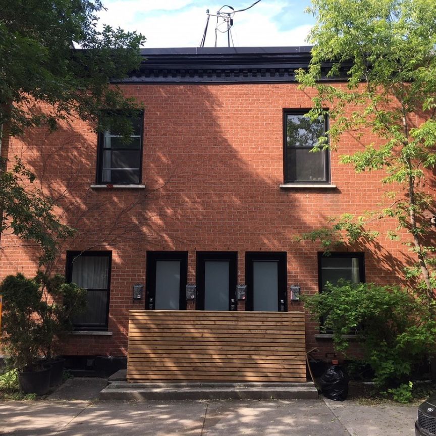 Parc Laurier: Condo d'une chambre complètement meublé avec services inclus, offert en location - Photo 1