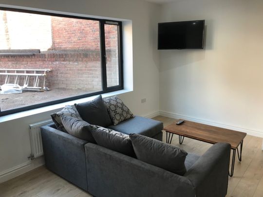 7 Bed Detached House, North View, L7 - Photo 1