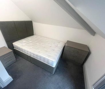 3 bedroom flat to rent - Photo 3