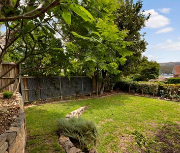 Classic Coastal Family Haven in Blue Chip Suburb - Photo 6