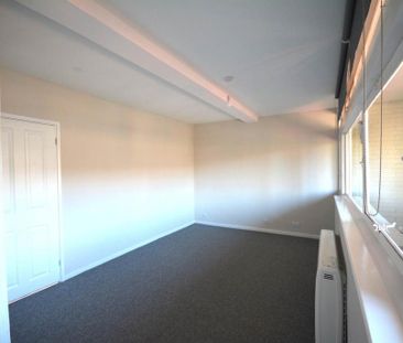 2 bedroom maisonette to rent - Photo 1