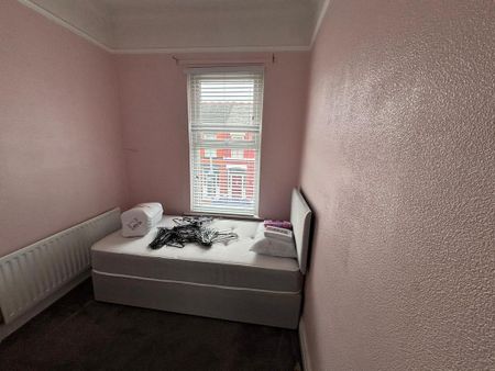 3 bedroom terraced house to rent - Photo 4