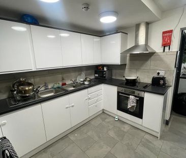 1 bedroom in a house share to rent - Photo 4