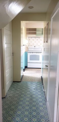 $3,850 / 4br – 1347ft2 – GREAT LOCATION! Upper-level character home with 4 Beds 2 Baths (R0053) - Photo 3