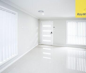 TOWNHOUSE, WALK TO STATION - Photo 6