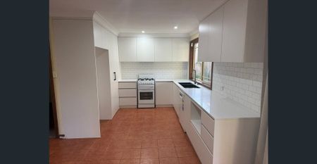 Newly renovated 3Br 2bath House with fully self contained granny flat at rear - Photo 5