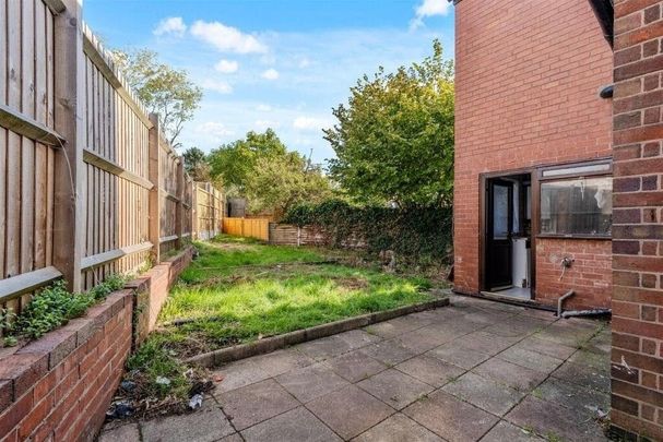 3 Bed Semi-Detached House, The Mount, CV3 - Photo 1