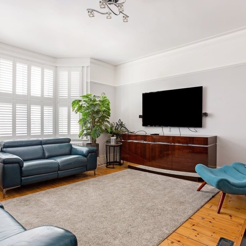 4 bedroom end of terrace house to rent - Photo 1