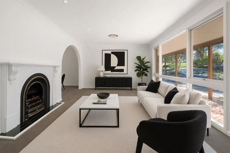 Highly Desirable Family Home In Prime Suburb - Photo 2