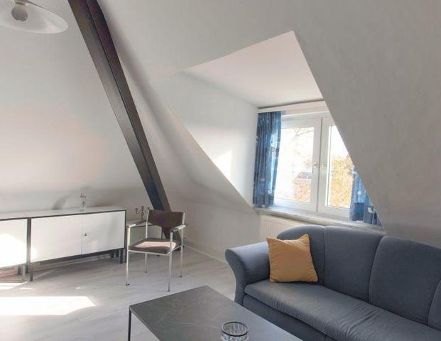 Sehr schöne helle Dachgeschosswohnung - Photo 1