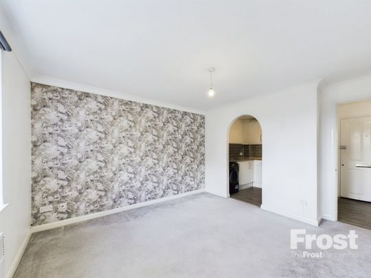 Missenden Gardens, Burnham,SL1 - Photo 1