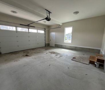 Executive 3 Bedroom Plus Den/Office in Ladysmith - Photo 4