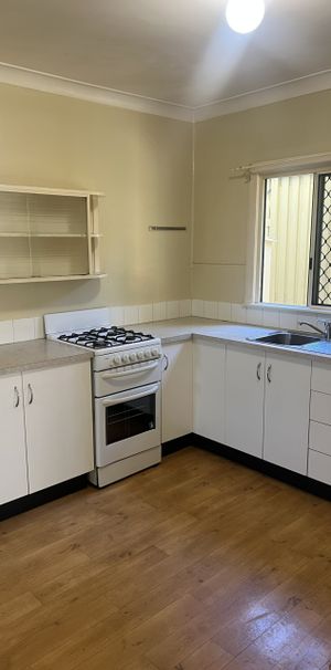 2/52 Eyre Street, North Ward - Photo 1