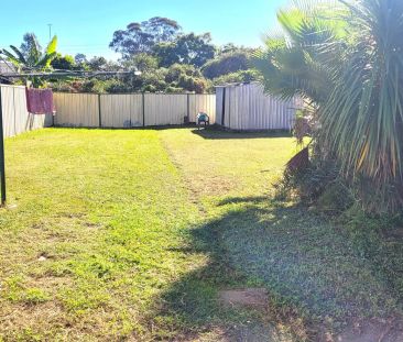 “3BR/2Bath House + fenced carport. Walk to train!” - Photo 5