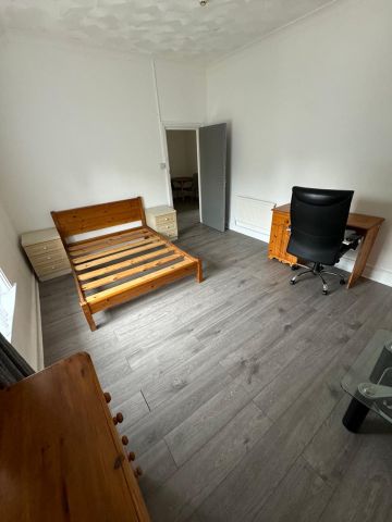 2 Bed Flat, Bevois Mansions, SO14 - Photo 3