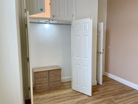 2 bedroom Flat To Let - Photo 2