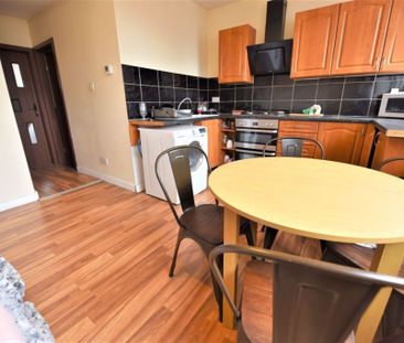 3 bedroom Flat in Ebberston Terrace, Leeds - Photo 5