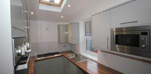 1 bedroom in a house share to rent - Photo 2