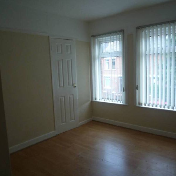 Partly Furnished 2 Bedroom Terrance - Photo 1