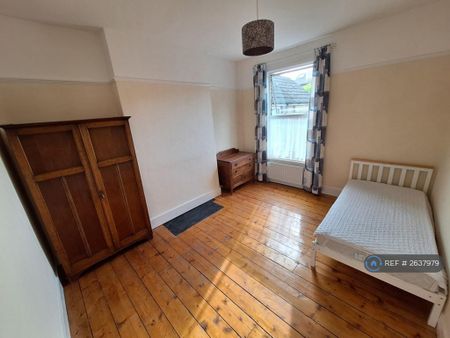 1 bedroom in a house share to rent - Photo 2