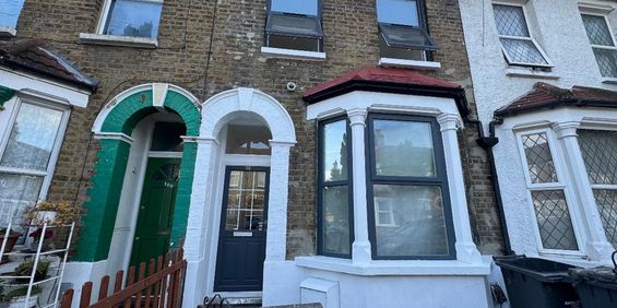 4 bedroom terraced house to rent - Photo 3