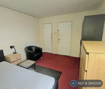 1 bedroom in a flat share to rent - Photo 3