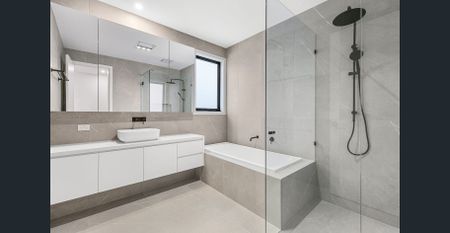 Luxurious Townhouse In The Zone - Photo 4