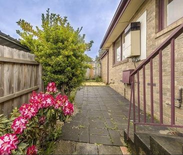 Bright & Spacious 2-Bedroom Unit in Prime Box Hill South - Photo 6