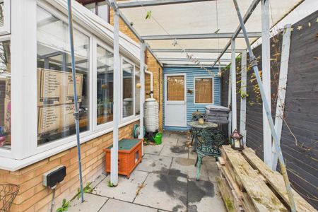 2 bedroom end of terrace house to rent - Photo 5