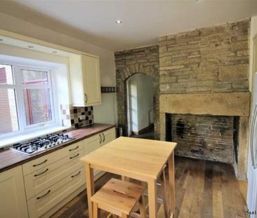 3 bedroom property to rent in Holmfirth - Photo 2