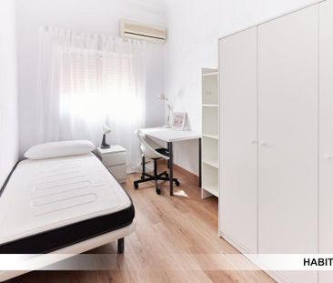 Calle Juan de Ledesma, Sevilla, Andalusia 41006 - Photo 4