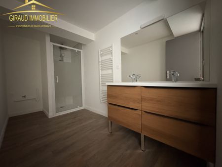 Location Appartement 2 pièces 53m² CHARLIEU 42190 - Photo 5